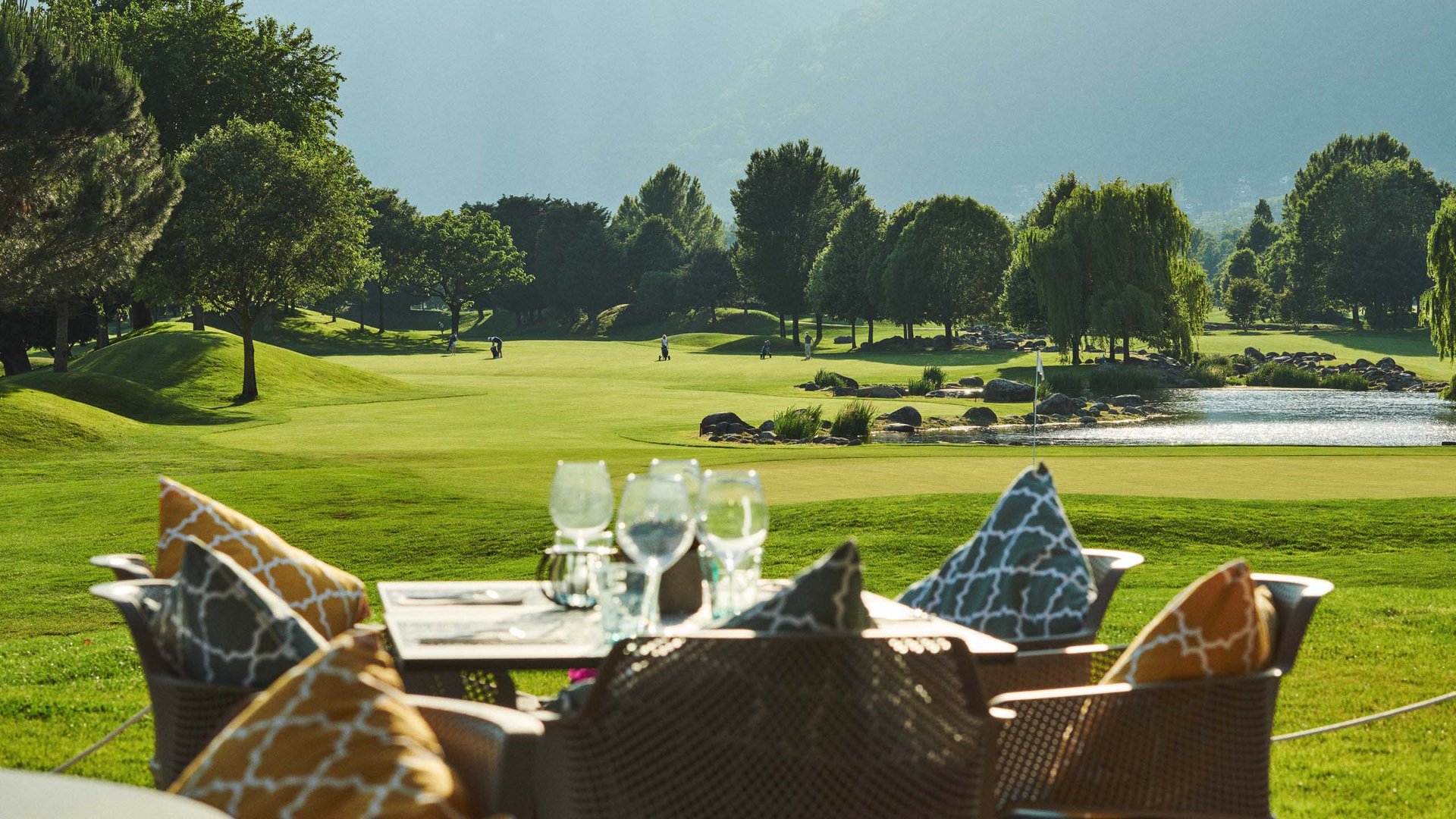 Il vostro hotel in riva al lago in Ticino. Il vostro hotel in riva al lago in Ticino.