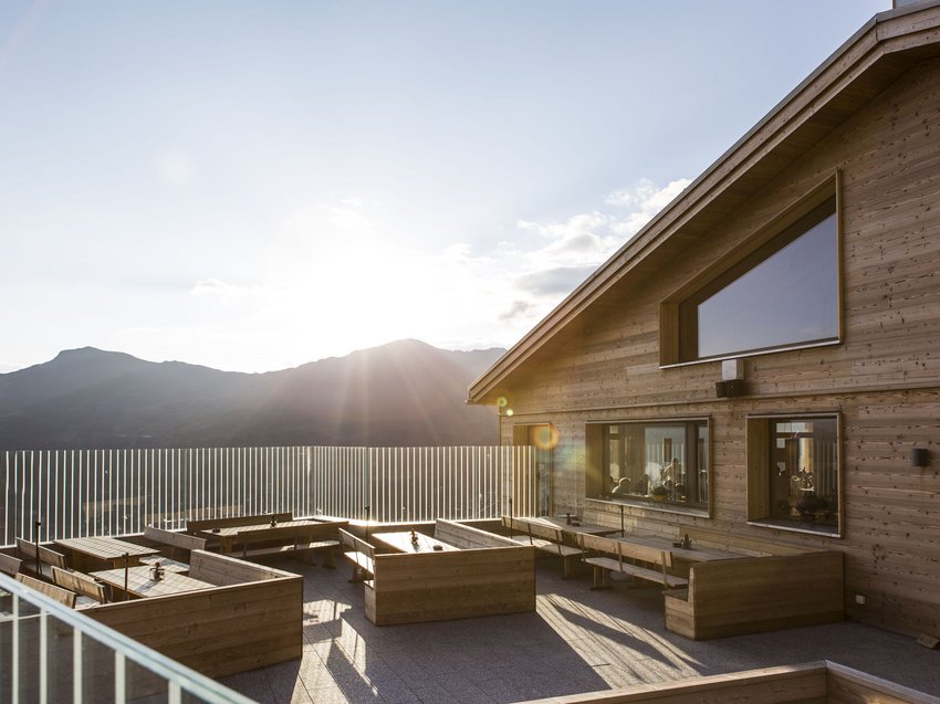 Auf der Suche nach einer Hochzeitslocation in der Schweiz? Auf der Suche nach einer Hochzeitslocation in der Schweiz?