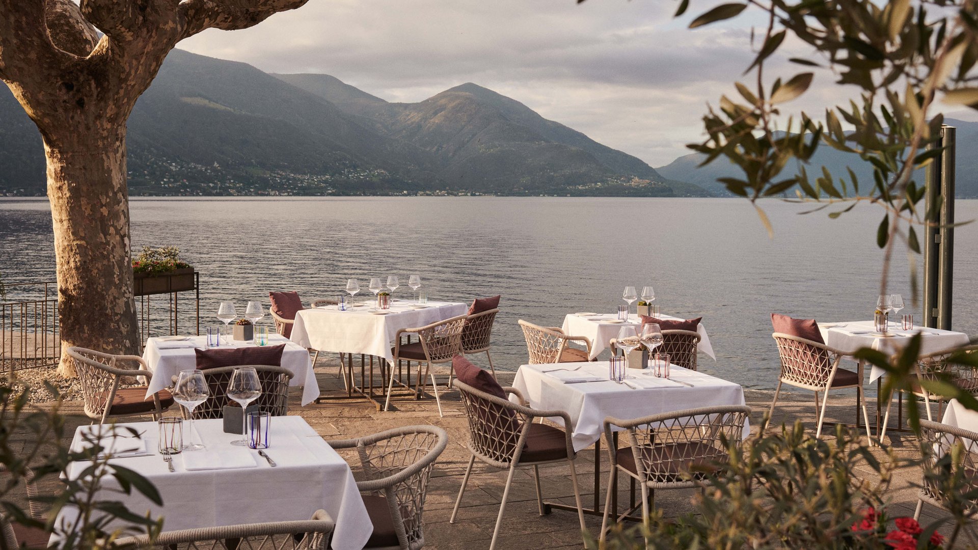 Your restaurant in Ascona on the promenade