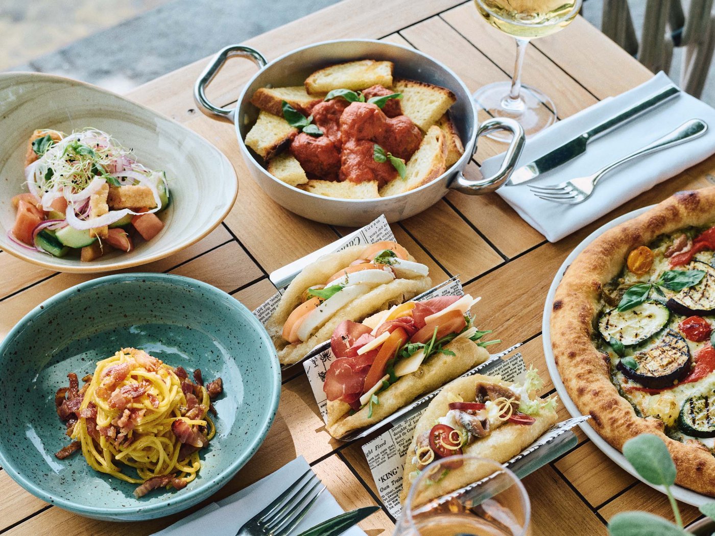 Cartoline dal Vista, il vostro hotel sul Lago Maggiore Cartoline dal Vista, il vostro hotel sul Lago Maggiore