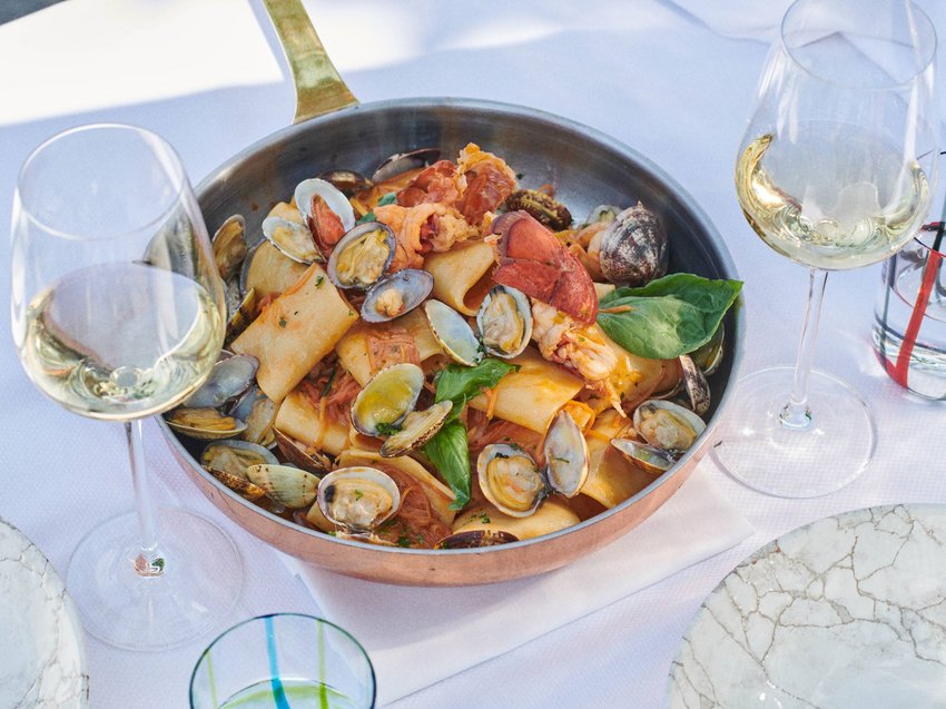 Il vostro hotel in riva al lago in Ticino. Il vostro hotel in riva al lago in Ticino.