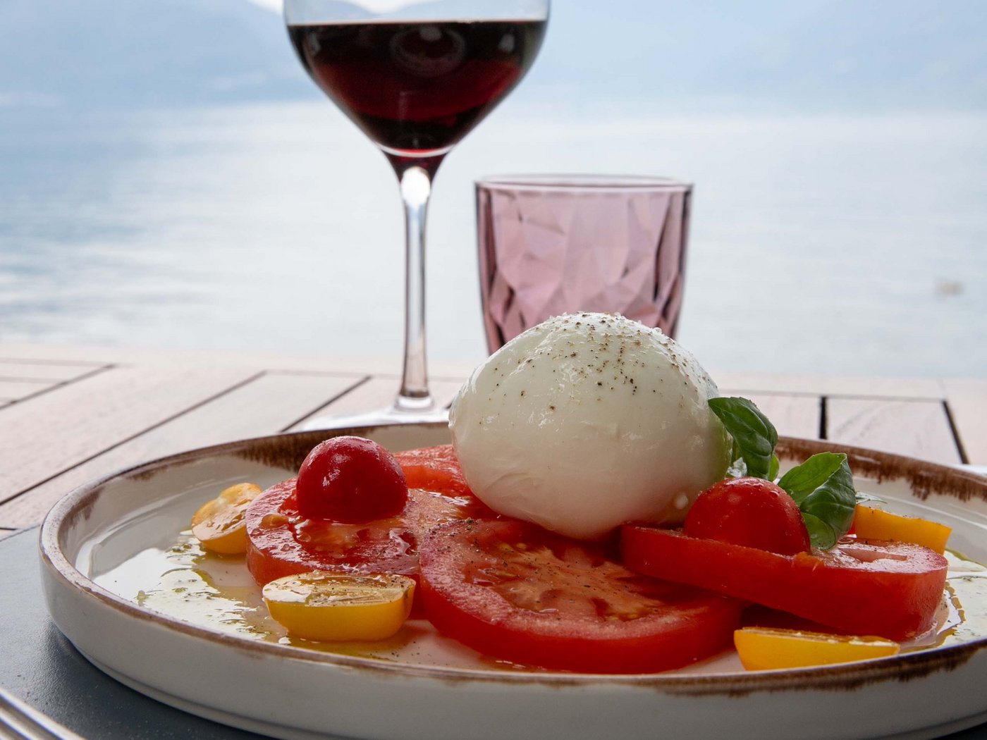 Cartoline dal Vista, il vostro hotel sul Lago Maggiore Cartoline dal Vista, il vostro hotel sul Lago Maggiore