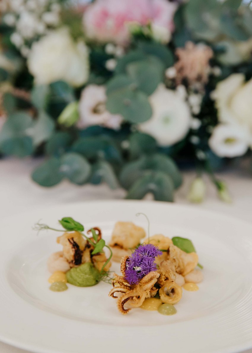 Auf der Suche nach einer Hochzeitslocation in der Schweiz? Auf der Suche nach einer Hochzeitslocation in der Schweiz?